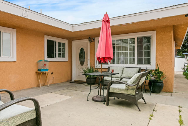 733 N M Street, Oxnard CA: https://media.crmls.org/mediaz/2970d4a2-fa3c-448a-9af6-55ac14a82a10.jpg