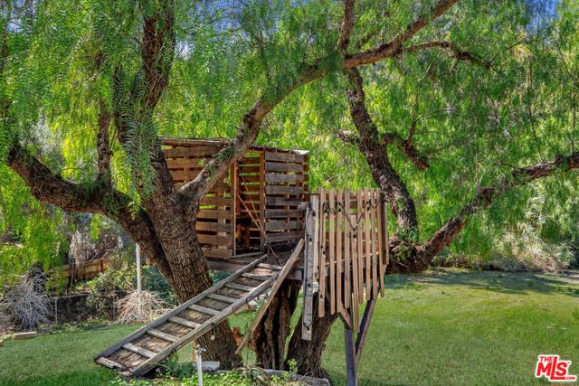 2457 Liberty Lane, Topanga CA: https://media.crmls.org/mediaz/2970efb3-e754-4d27-9872-58a6d73f1885.jpg