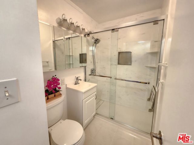 8130 Grimsby Avenue, Los Angeles CA: https://media.crmls.org/mediaz/29720443-95ad-42c3-b474-4e880781f7e5.jpg