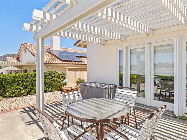 13338 Corte De Chucena, San Diego CA: https://media.crmls.org/mediaz/2972549c-45f5-48e7-98e7-2bf5155d4221.jpg