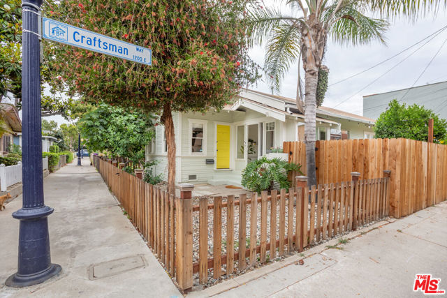 732 N Toledo Walk, Long Beach CA: https://media.crmls.org/mediaz/29730cd6-619f-4063-b566-4a32135a730e.jpg
