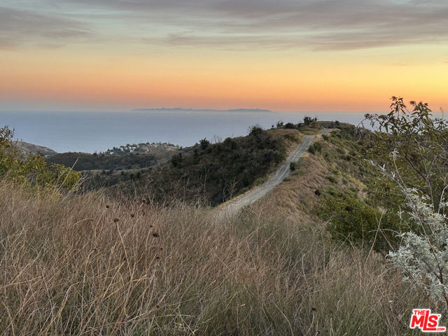 0 Ramera Motorway, Malibu CA: https://media.crmls.org/mediaz/2973d5eb-7677-489e-b5b8-cac80bd462c0.jpg