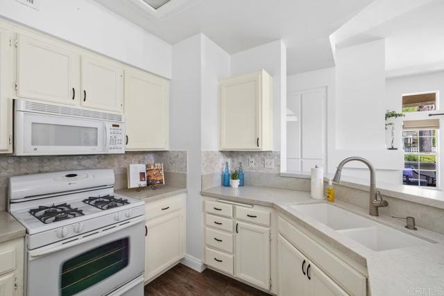 Detail Gallery Image 9 of 26 For 11182 1/2 Portobelo Drive, San Diego,  CA 92124 - 2 Beds | 2 Baths