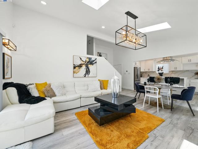 2579 Jacobs St, Hayward CA: https://media.crmls.org/mediaz/29742232-2c43-484b-821a-082e2477bb76.jpg