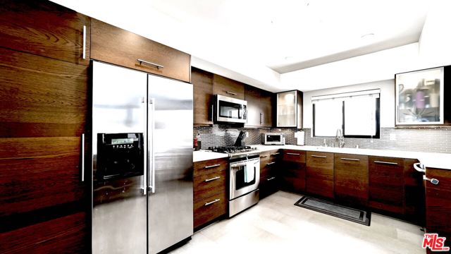 4315 Duquesne Avenue, Culver City CA: https://media.crmls.org/mediaz/2974a694-8869-41ba-960d-228a7d6457c9.jpg