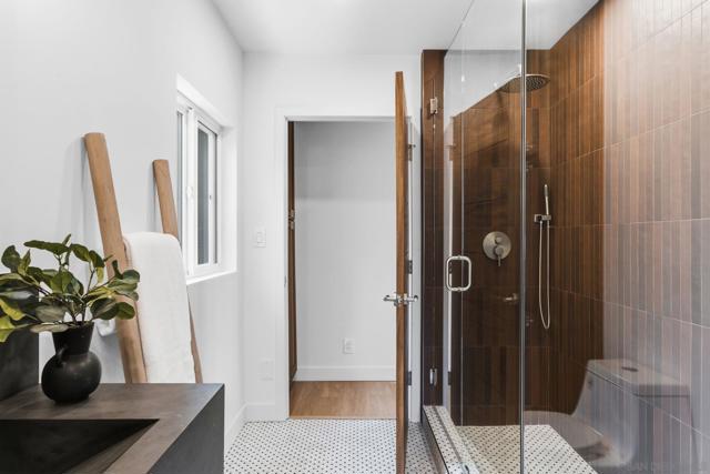 3006 Fir St, San Diego CA: https://media.crmls.org/mediaz/2974c139-2e54-4daa-b0c2-7995588092ec.jpg