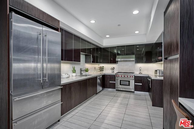 Drew Fenton | 441 S Barrington Avenue Los Angeles CA | MLS: 7091568