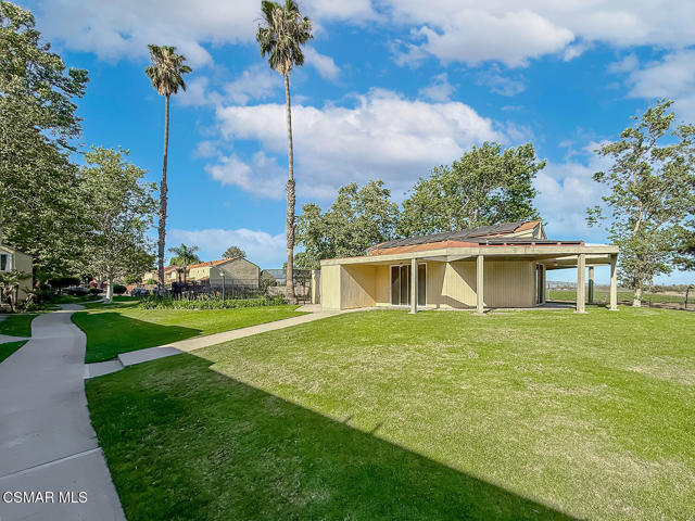 1683 Addax Circle, Ventura CA: https://media.crmls.org/mediaz/2975058c-5fbb-4f3e-b82f-36c54ffca809.jpg