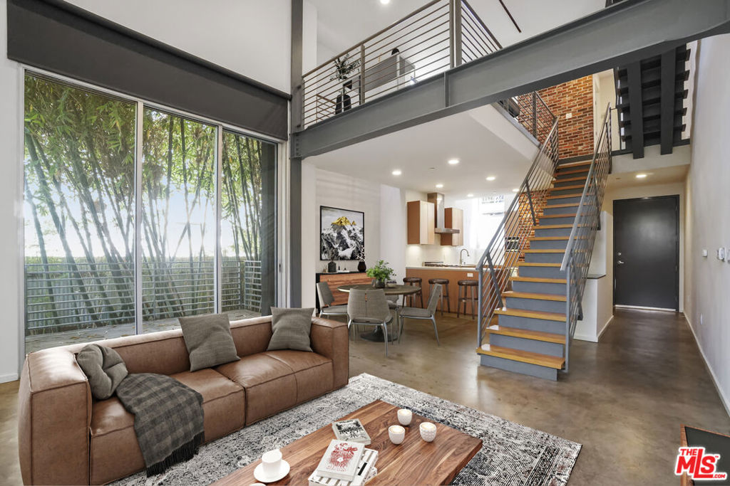 1220 N Orange Grove Avenue #7