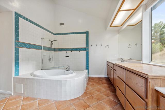 15091 Chemise Creek Rd, Ramona CA: https://media.crmls.org/mediaz/29755a5d-d9f4-4483-a5bc-0ce2195a1967.jpg