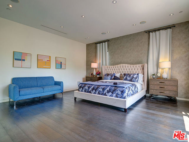 6360 Maryland Drive, Los Angeles CA: https://media.crmls.org/mediaz/2975ff7a-502b-4bde-9654-918ae81553de.jpg
