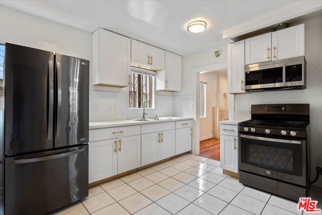 2840 S Mansfield Avenue, Los Angeles CA: https://media.crmls.org/mediaz/2976037e-b7aa-4a7b-9e2a-9259c9eae508.jpg