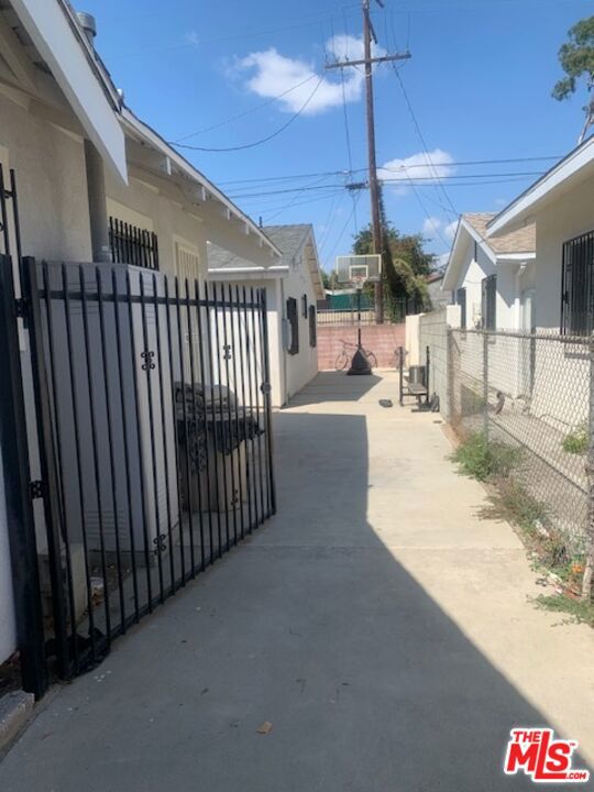 1493 W 47th Street, Los Angeles CA: https://media.crmls.org/mediaz/2977013e-6f10-4859-9054-98b3c980d049.jpg