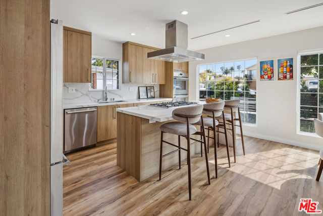 3976 Mclaughlin Avenue, Los Angeles CA: https://media.crmls.org/mediaz/2977a0ce-c330-48ca-ad5b-2bbe03d754c6.jpg