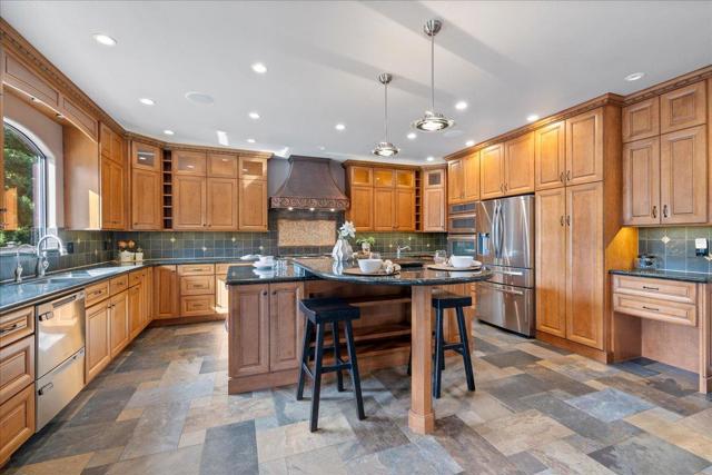 23435 Summit Road, Los Gatos CA: https://media.crmls.org/mediaz/2978061a-c8bf-45e5-99a5-0ec39aece7ae.jpg