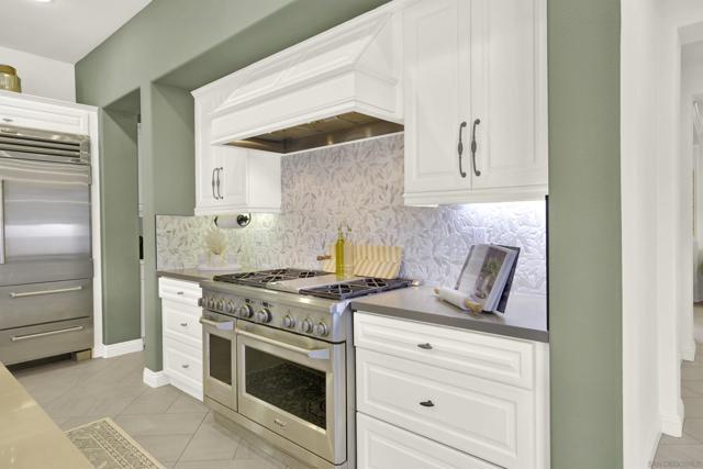 8366 The Landing Way, San Diego CA: https://media.crmls.org/mediaz/2978245e-c988-471e-9c79-70378023e3d8.jpg