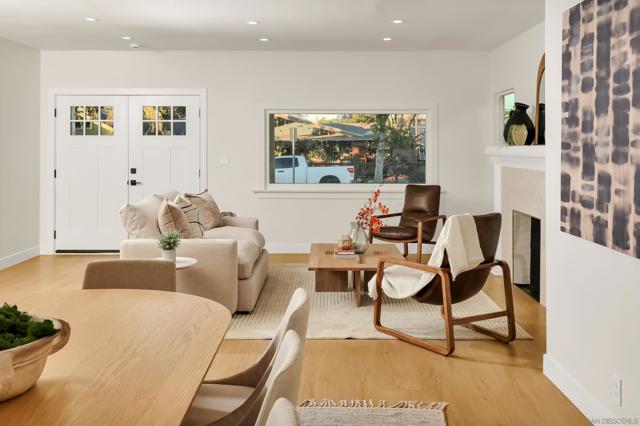 1900 W 41St St, Los Angeles CA: https://media.crmls.org/mediaz/297865eb-95ff-4988-bf56-a4f8c78a5619.jpg