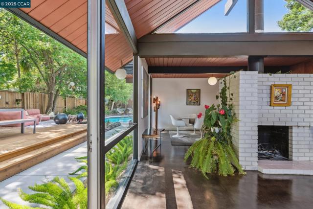 232 Clyde Dr, Walnut Creek CA: https://media.crmls.org/mediaz/29786ceb-3496-416e-aa15-3e4d74d7b08a.jpg