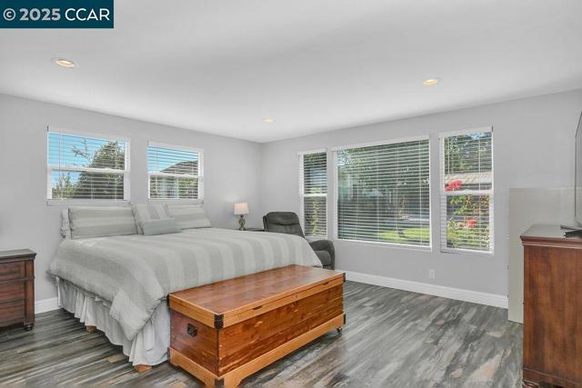 2280 Concord Ave, Brentwood CA: https://media.crmls.org/mediaz/2978c815-e62f-4995-8d10-6203b2874c01.jpg