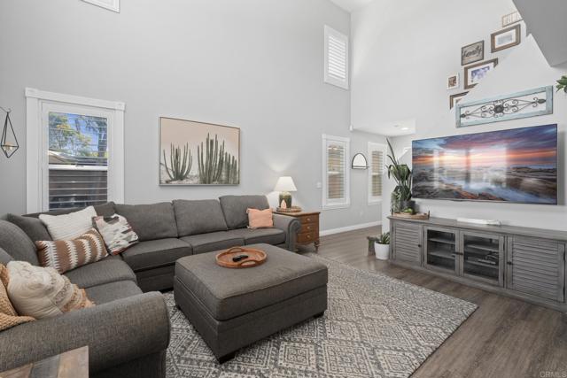 Detail Gallery Image 1 of 1 For 1678 Carriage Cir, Vista,  CA 92081 - 3 Beds | 2/1 Baths