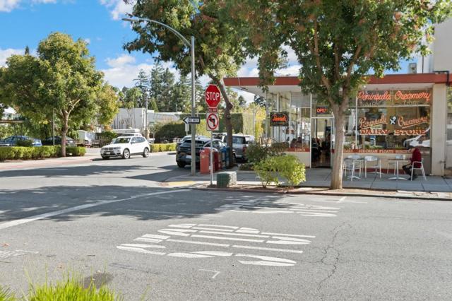 315 Homer Avenue, Palo Alto CA: https://media.crmls.org/mediaz/29799216-1c3d-451f-9233-e98ea96cd3cc.jpg