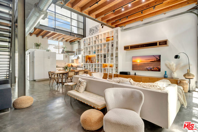 25 Brooks Avenue, Venice CA: https://media.crmls.org/mediaz/2979980d-0db9-4b44-97eb-f953da843d62.jpg