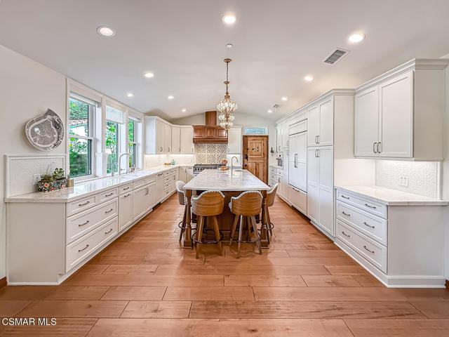 4255 Saddlecrest Lane, Westlake Village CA: https://media.crmls.org/mediaz/297a1fc2-3338-41df-995a-d8ad1377e5ec.jpg