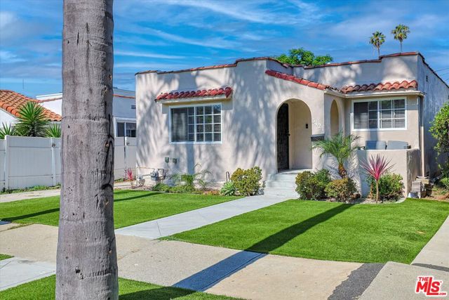 3421 Hillcrest Drive, Los Angeles CA: https://media.crmls.org/mediaz/297a5407-856a-413f-9dc9-5bae523549fb.jpg
