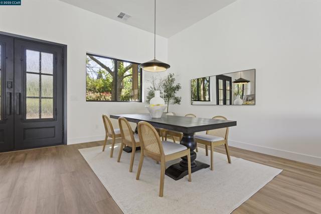 2559 Romley Ln, Alamo CA: https://media.crmls.org/mediaz/297b4cb9-7d84-4919-b38b-34fb5739e07f.jpg