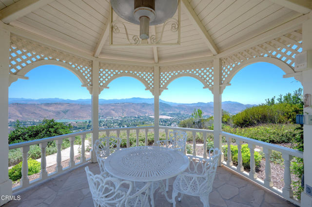 11848 Presilla Road, Camarillo CA: https://media.crmls.org/mediaz/297c0df6-4dc5-4cb1-a3a1-ab0fa63ab3db.jpg