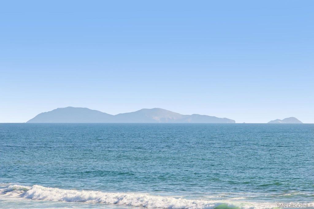 https://media.crmls.org/mediaz/297c2fc4-43d9-4f9f-bdb1-5ddf3c2ff0cf.jpg?preset=X-Large