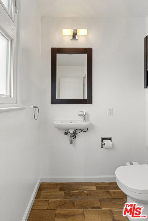 838 Hilldale, West Hollywood CA: https://media.crmls.org/mediaz/297c3250-0888-432d-93cc-6092c5039a1e.jpg