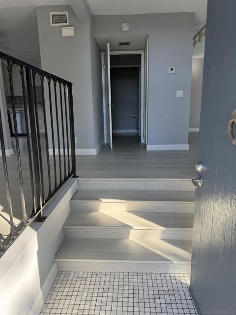 3338 Caminito Vasto, La Jolla CA: https://media.crmls.org/mediaz/297cdc66-f2da-4285-b445-945d280f56a2.jpg