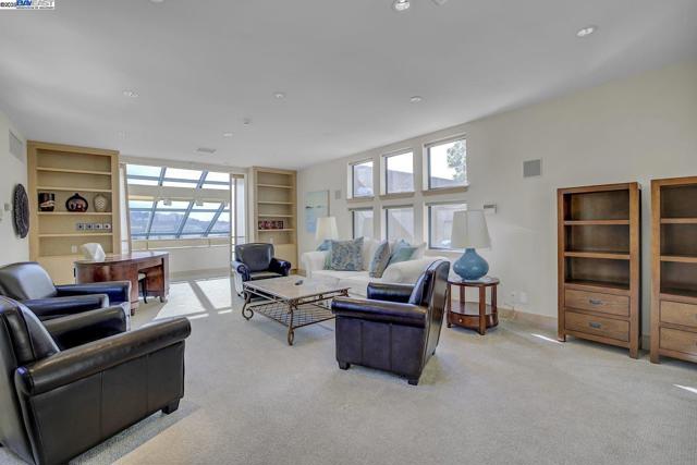 319 Tappan Ter, Orinda CA: https://media.crmls.org/mediaz/297ce32c-131d-4413-be7c-f9d8520a9c6f.jpg