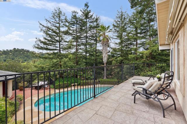 375 Montecillo Dr, Walnut Creek CA: https://media.crmls.org/mediaz/297d42c0-4c87-47b3-8474-de5d652511fd.jpg