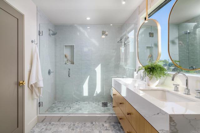 2193 Harbour Heights Rd, San Diego CA: https://media.crmls.org/mediaz/297d470e-c35a-4b60-b7c1-cee12ce57b63.jpg