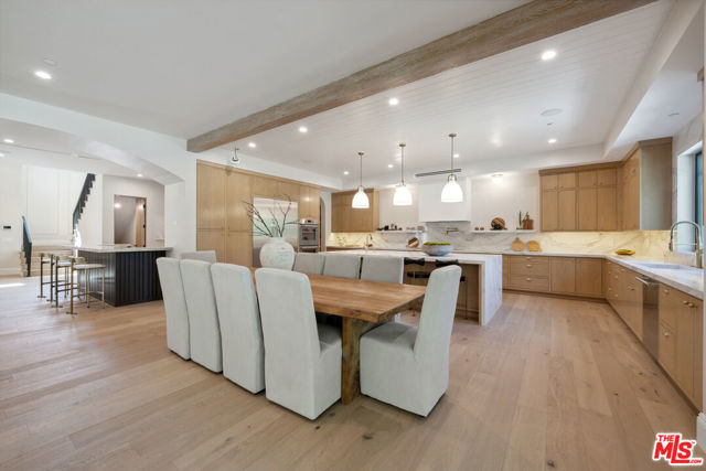 5036 Woodley Avenue, Encino CA: https://media.crmls.org/mediaz/297d4f13-bc1e-4511-bd39-e887055dd46f.jpg