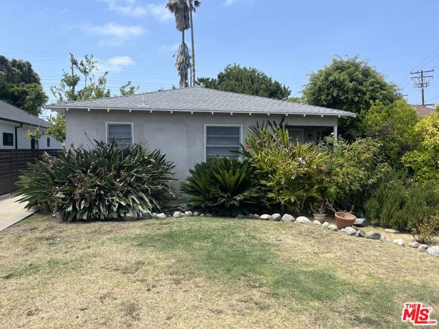 4225 Campbell Drive, Los Angeles CA: https://media.crmls.org/mediaz/297d5955-4200-4679-9797-fda4905fd0c3.jpg