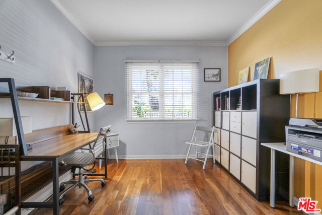 4401 Moorpark Way, Toluca Lake CA: https://media.crmls.org/mediaz/297d7da5-2a4d-465b-b6f0-46f3673d31ca.jpg