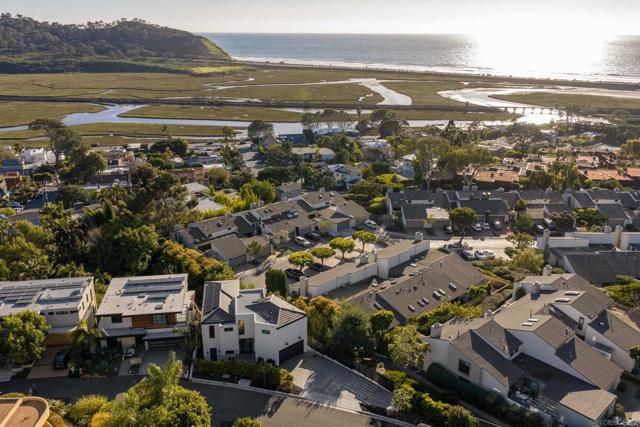 12994 Via Esperia, Del Mar CA: https://media.crmls.org/mediaz/297e0952-d980-4fbb-ac91-b7911b7c864a.jpg