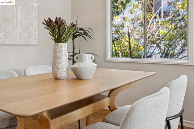 5318 Fleming Avenue, Oakland CA: https://media.crmls.org/mediaz/297e0bd3-37d8-45ca-a042-670943c77c37.jpg