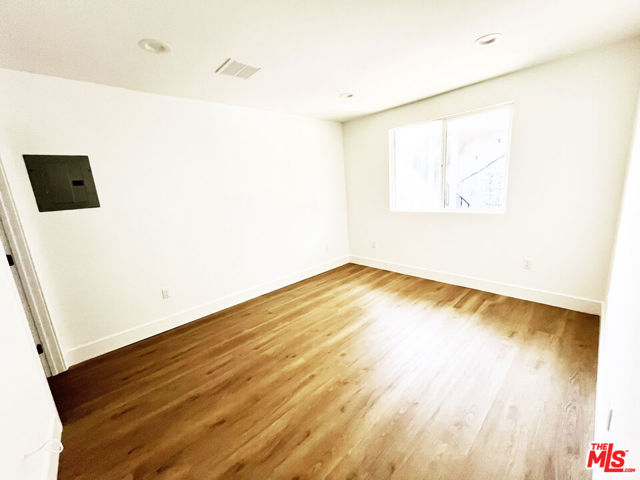 4192 Marlton Avenue, Los Angeles CA: https://media.crmls.org/mediaz/297e7884-9606-4511-969b-c466990f4186.jpg