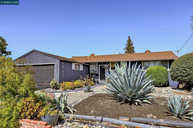3189 Fitzpatrick Dr, Concord CA: https://media.crmls.org/mediaz/297f1784-4486-4c4e-b3ed-a9896c8badde.jpg
