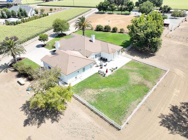 3335 Kellogg Creek Rd, Byron CA: https://media.crmls.org/mediaz/297fddca-d121-47bf-b633-55434ed4d04d.jpg