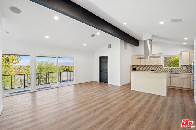 19536 Wells Drive, Tarzana CA: https://media.crmls.org/mediaz/2980336b-9203-484c-ae36-64e68fcb2178.jpg