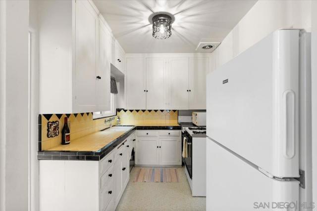 724 Ormond, San Diego CA: https://media.crmls.org/mediaz/298076ca-dc64-4c4d-b280-c11532bd6435.jpg