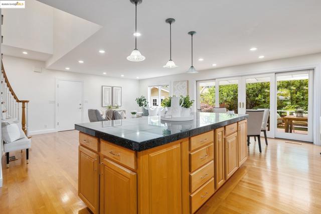 1415 Vancouver Ave, Burlingame CA: https://media.crmls.org/mediaz/2980925f-5e70-41e8-a3f0-f8ba8a93e1b0.jpg