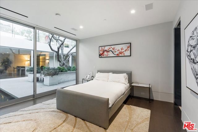 1620 Carla, Beverly Hills CA: https://media.crmls.org/mediaz/2981bb05-3a1b-426d-831c-cc946b0c7a80.jpg
