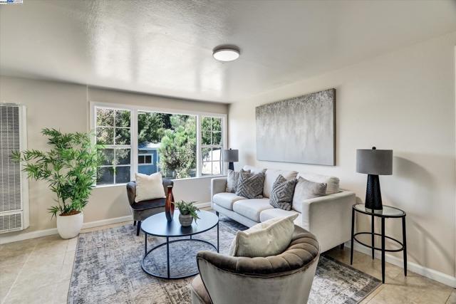 1551 Merced St, Richmond CA: https://media.crmls.org/mediaz/2981be1f-a60f-45dc-9f85-ab4bf4180841.jpg