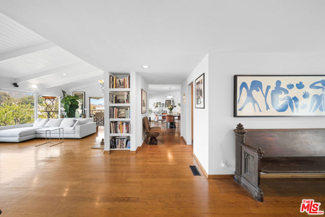 3162 Durand Drive, Los Angeles CA: https://media.crmls.org/mediaz/29826d89-0a00-416a-bae7-06f1537874ed.jpg